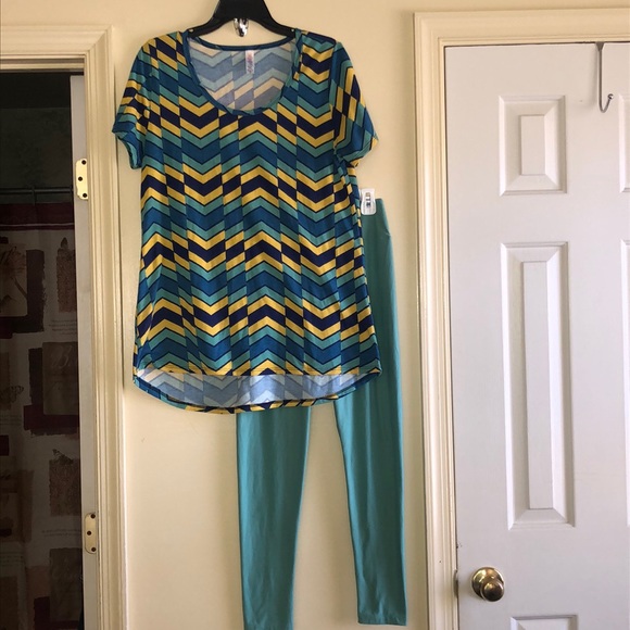 LulaRoe Outfit OS Solid Legging & M Classic NWOT - Picture 1 of 3